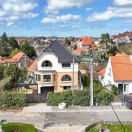 Simonne Villa *